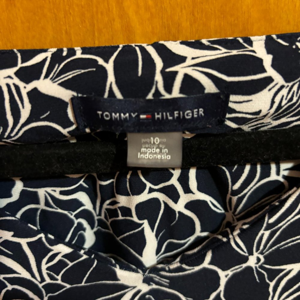Women's Tommy Hilfiger Navy Blue and White Dress, Size 10 - Picture 8 of 14